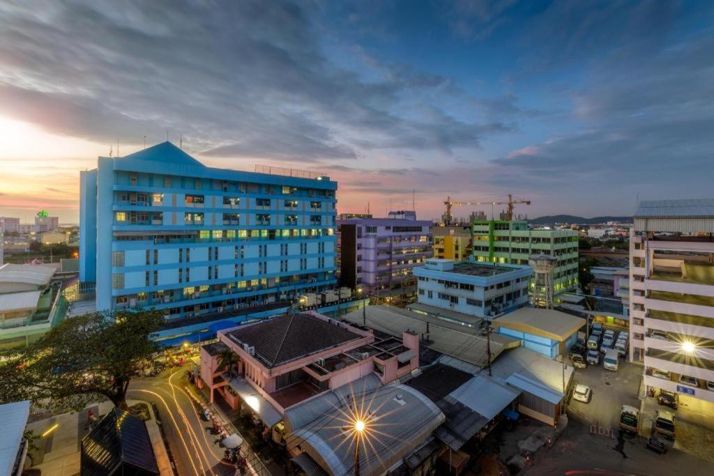 Deejai Hotel Si Racha Exteriér fotografie