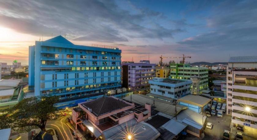 Deejai Hotel Si Racha Exteriér fotografie